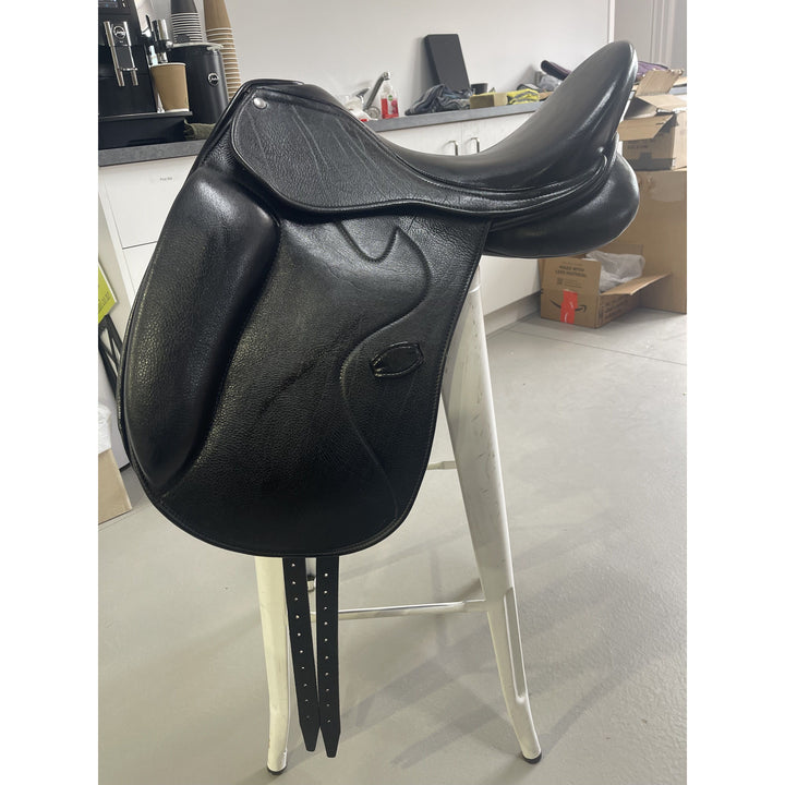 Oakridge 17.5 Dressage Saddle
